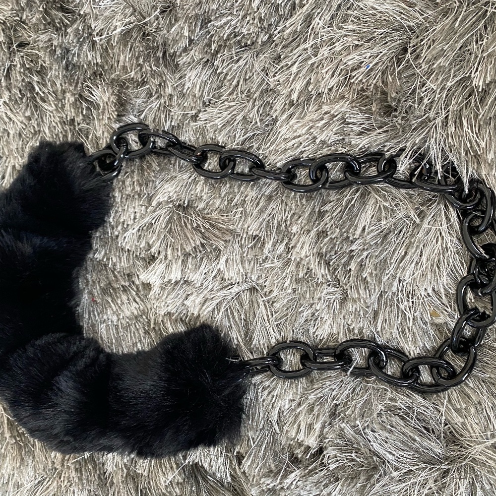 Apparis Black Faux Fur Chain